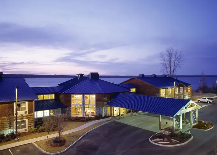Hotel near College: River Lodge And Cabins